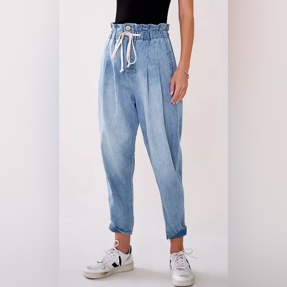 Free People Pleated Light Blue Jogger Jeans w Drawstring Waist Boho Pants Size S